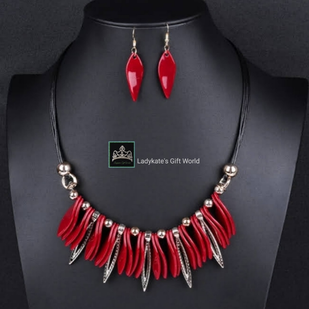 New Luxury Fashion Acrylic Classic Jewelry Set. Red
